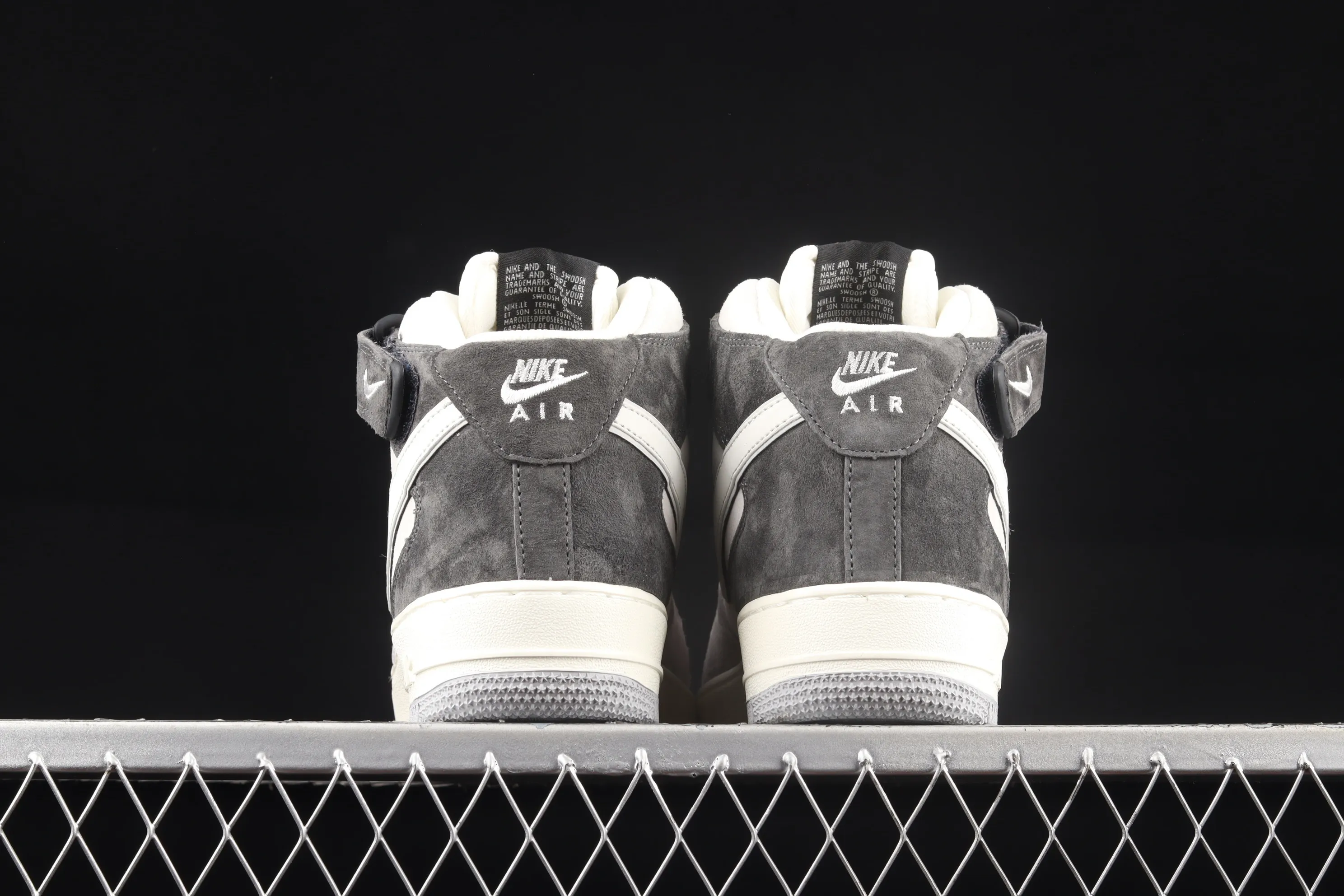 All categories Nk Air Force 1 Air Force series Nk Air Force 1 Mid Air Force mid-top Nk Air Force 1'07 Mid beige gray and black color Air Force 1 mid-top casual sneakers DG9158-616